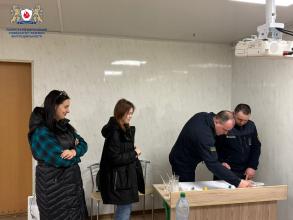 Групова арт-терапевтична практика як засіб вдосконалення командної взаємодії 