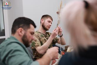 Творчість як ресурс: у ЛДУ БЖД відбувся великодній майстер-клас для ветеранів війни Творчість як ресурс: у ЛДУ БЖД відбувся великодній майстер-клас для ветеранів війни