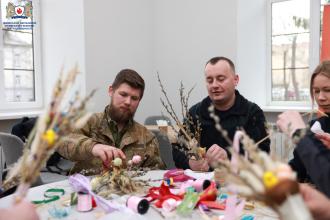Творчість як ресурс: у ЛДУ БЖД відбувся великодній майстер-клас для ветеранів війни Творчість як ресурс: у ЛДУ БЖД відбувся великодній майстер-клас для ветеранів війни