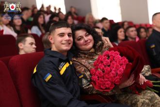 У Львівському державному університеті безпеки життєдіяльності відбувся святковий захід з нагоди Дня матері, який подарував усім присутнім теплі емоції, щирі усмішки та незабутні враження. Напередодні свята Центр культури та мистецтв університету наповнивс