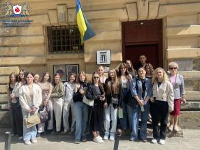 Працівники бібліотеки ЛДУБЖД організували для майбутніх перекладачів інтерактивний семінар у просторі музею Працівники бібліотеки ЛДУБЖД організували для майбутніх перекладачів інтерактивний семінар у просторі музею