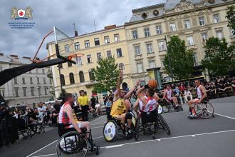 Курсанти та працівники ЛДУБЖД підтримали команду «Veterans - Basket Дніпро» на «Іграх Незламних» Курсанти та працівники ЛДУБЖД підтримали команду «Veterans - Basket Дніпро» на «Іграх Незламних»
