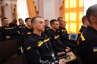 Курсанти ЛДУБЖД пізнають складові процесу читання та поглиблюють розуміння особливої важливості книги у День читання книг Курсанти ЛДУБЖД пізнають складові процесу читання та поглиблюють розуміння особливої важливості книги у День читання книг