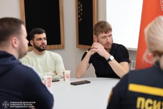 Сила зв’язку: у ЛДУБЖД відбулася зустріч із ветеранами, присвячена ментальному здоров’ю Сила зв’язку: у ЛДУБЖД відбулася зустріч із ветеранами, присвячена ментальному здоров’ю