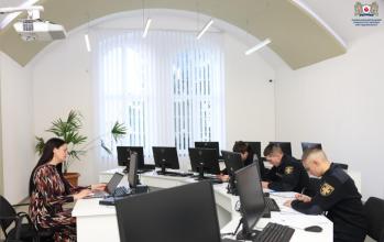 Успішне продовження курсів іноземних мов для вдосконалення знань та підвищення кваліфікації