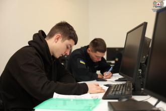 Успішне продовження курсів іноземних мов для вдосконалення знань та підвищення кваліфікації