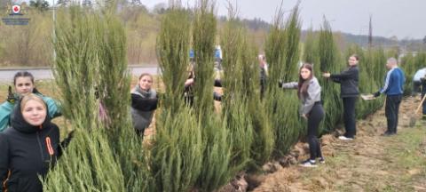 Студенти та курсанти ЛДУБЖД долучилися до екологічної ініціативи з озеленення території військових поховань
