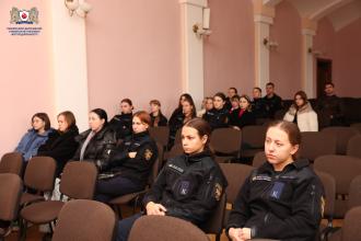 Здобувачі вищої освіти кафедри практичної психології та педагогіки ЛДУБЖД зустрілися зі слідчою поліції: обговорили особливості формування злочинної особистості