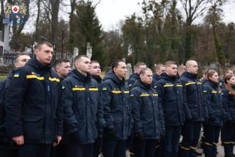 Львівський державний університет безпеки життєдіяльності вшанував памʼять героїв у День Збройних Сил України Львівський державний університет безпеки життєдіяльності вшанував памʼять героїв у День Збройних Сил України