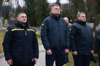 Львівський державний університет безпеки життєдіяльності вшанував памʼять героїв у День Збройних Сил України Львівський державний університет безпеки життєдіяльності вшанував памʼять героїв у День Збройних Сил України